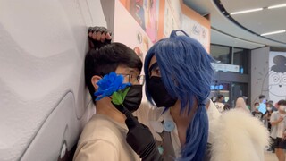 Love story with Kaeya in public ❤️[Genshin Impact] (Kaeya Cosplay)