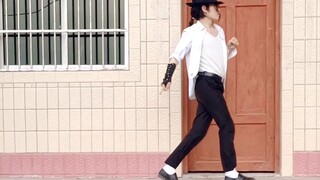 ทุกคนต่างเพลิดเพลินกับความเนียนนุ่ม! หนุ่มโชว์เพลงปลอมของไมเคิล แจ็คสัน ที่บ้านเกิด ข่าวด่วน
