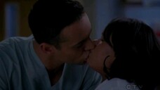 [Grey's Anatomy] Một nam y tá và một nữ bác sĩ trao nhau nụ hôn đỏ mặt và thót tim.