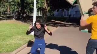 这恶搞路人真会玩
