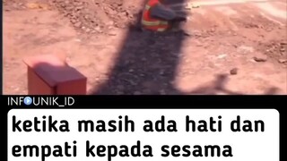 paling salut sama adik kecil yg menahan pintu