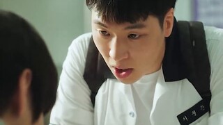 The second-generation rich bullied the top student, but he turned out to be a ruthless person.