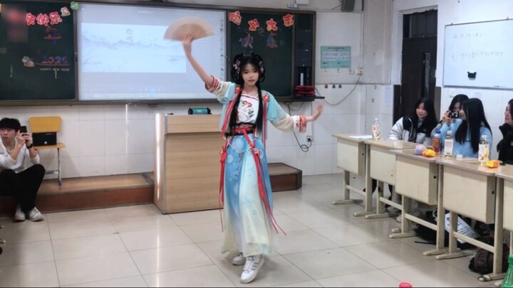 Bữa tiệc mừng năm mới Nhảy tới vầng trăng sáng trong ba ngày Hahahaha
