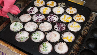 / Coconut bread with various toppings - thai street food