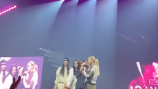 During the rehearsal today, Ni said she was cold, so the three of them hugged Ni together, and Rou t
