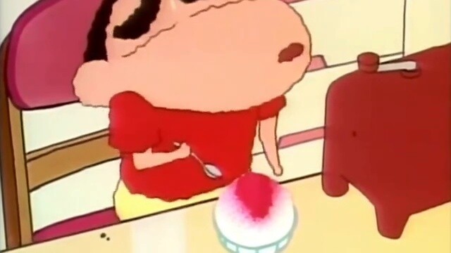 "Crayon Shin-chan" Shin-chan ăn đá bào trông thật dễ thương