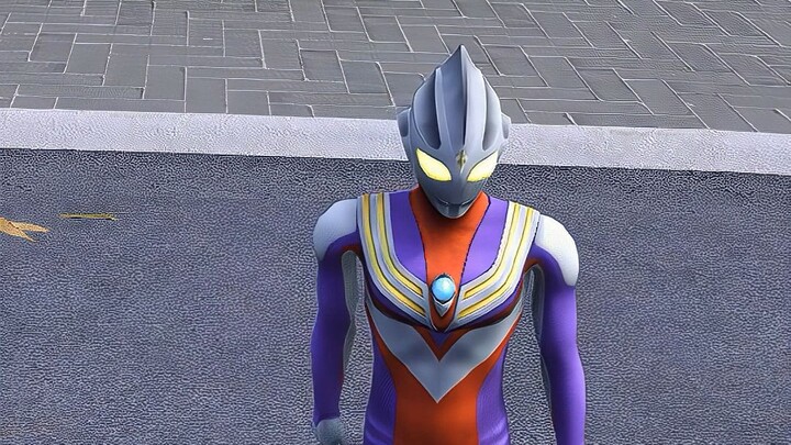 Ultraman Zero mặc trang phục của phụ nữ