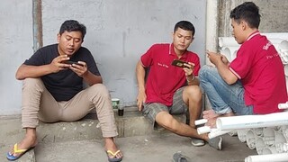 Kang pipa lagi guyon sambil main game