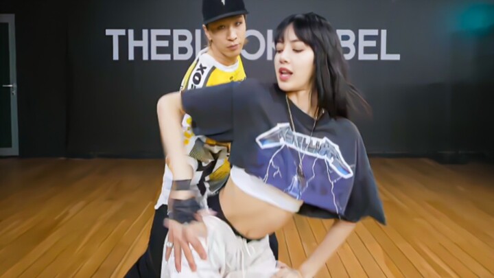 Taeyang x LISA collaboration song Shoong! Dance studio