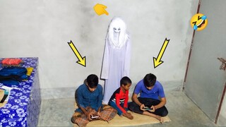 PRANK POCONG ANAK PASANTREN BANGUNIN SHOLAT SUBUH LUCU part 31