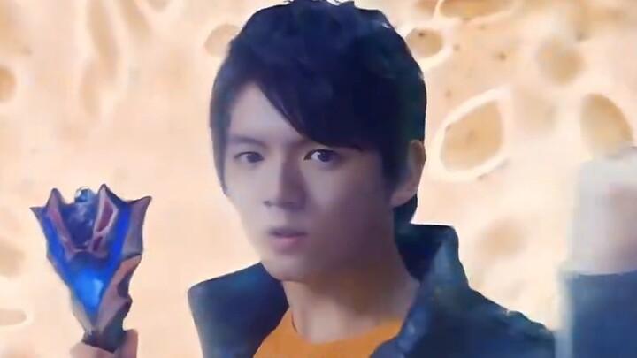 A video takes you to feel the shock of the Emperor's first appearance