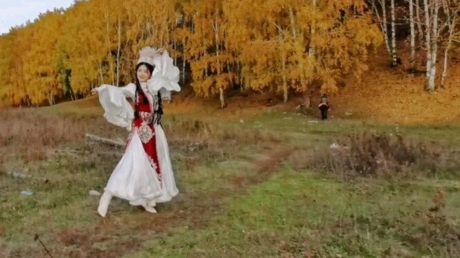 Tari Kazakh "Kuda Hitam" improvisasi di tempat