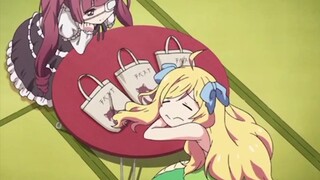 The little evil god who is addicted to drawing cards