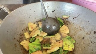 A blind mother fried watermelon rinds for lunch and saved the delicious ones for her son with cerebr