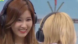 TWICE: Giọng điệu của Sana thật ngọt ngào! Bản thân cô gái dễ thương đến từ vũ trụ