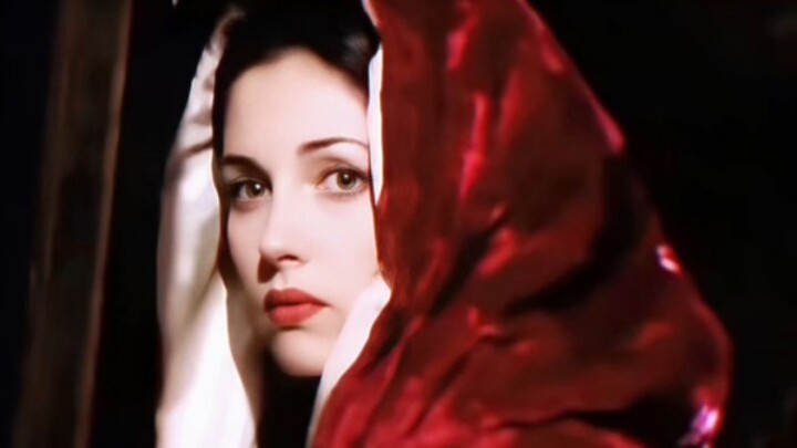 As we all know, the heroines in all versions of the movie "La Traviata" are all beauties, but this v