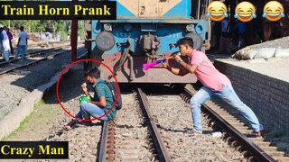 Best of Train Horn Prank ปฏิกิริยาโต้ตอบแตรรถไฟไวรัสในที่สาธารณะ (ตอนที่ 13) ความสนุก 4 นาที