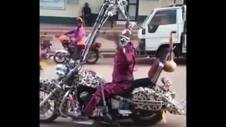 There is stupid and then there is this. Harley-Davidson motorcycle with suicide shifter