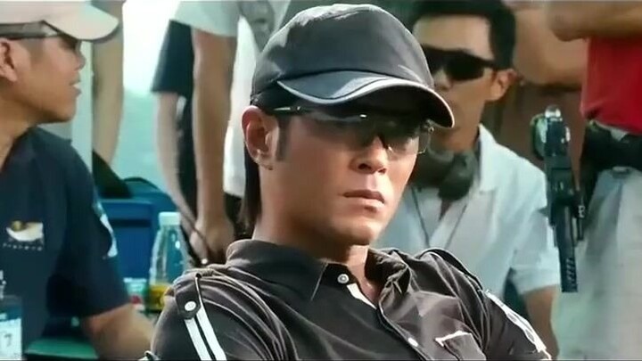 Bạn có biết ý nghĩa của chi tiết Louis Koo làm mất cuốn tạp chí của mình không?