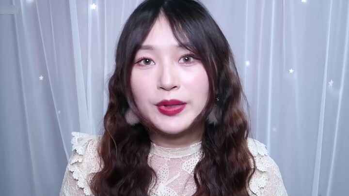 Mengapa gadis Jepang memiliki banyak kaki busur? Ia memiliki hubungan yang begitu dekat dengan nenek
