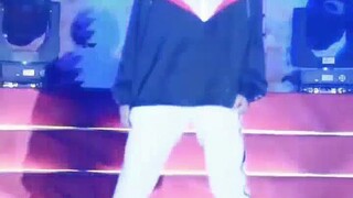 Liu Wen's solo performance at the school ceremony
