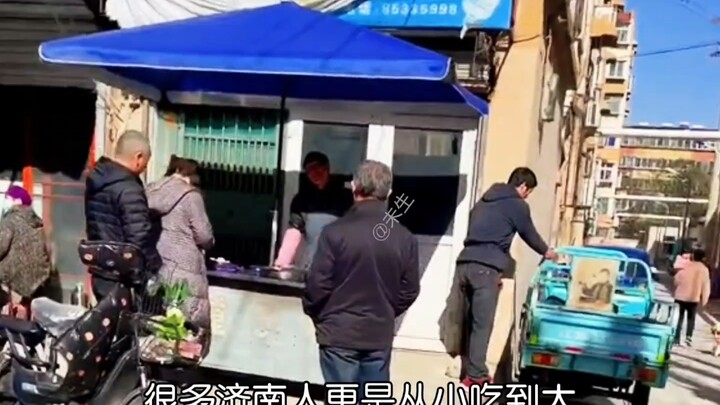 《六块抹布童子鸡》六块抹布炸鸡大叔被人频繁投入，不得已闭店回老家#社会百态#万万没想到 #六块抹布 #感情共鸣