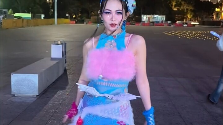 Cuối cùng cũng đến lượt tôi chụp ảnh chuyển cảnh buổi hòa nhạc XG này!