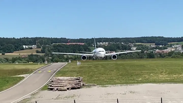 SUPER RARE!!! United 777-200ER with PW4000 takes off from Zurich with SMOKE! And Emirates A380