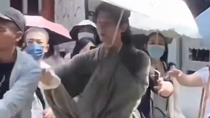 หลังจากอยู่ร่วมวงการบันเทิงกับเขาแล้ว ฉันจะเลิกเป็นแฟนคลับเขาอีกแล้ว
