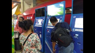 VENDING MACHINE TRANSJAKARTA : TOP SALDO, GO PAY HINGGA BAYAR LISTRIK. SEMUA BISA!