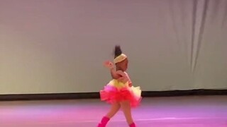 幼儿园里的舞蹈界种子选手，你就是女王，自信放光芒！