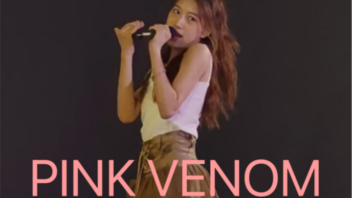 Pink Venom hát và nhảy trên mic (Phần trước là video tổng kết buổi tiệc chào mừng đến trường lần thứ
