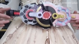 [Kamen Rider Geats] Pengecatan ulang warna Extreme Fox core magnum pink dan biru (sangat girly)