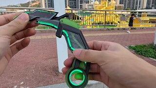 The graphics card claw knife that comes standard with Waxundi