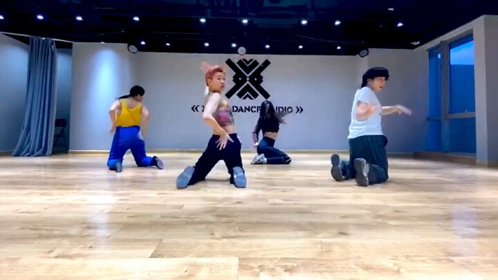 Na Ye-na's "Love Like Fire" song stage official practice room version! Support Nana of Greater China