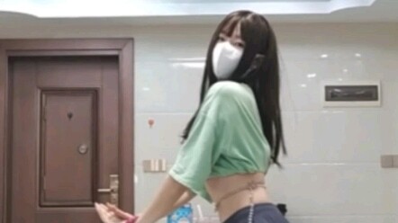 Rollin (Brave Girls) Eat spicy noodles before jumping, sisters