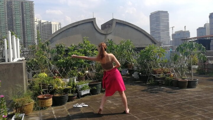 #阿朵水知,do you know it? #The Dai girl who wears a shirt as a skirt☞The water of perming your feet know