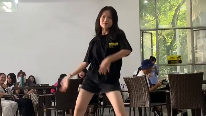 คลังวิดีโอสัมภาษณ์ Huanong Dance Club