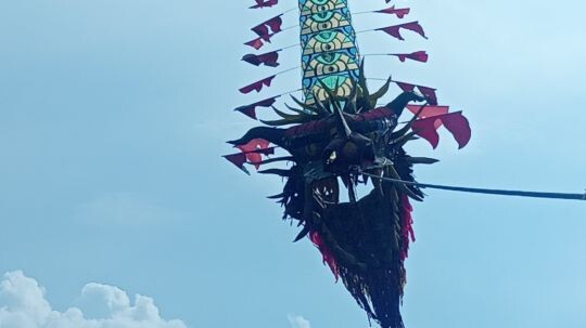 layangan naga terbesar di dunia.tapi boong