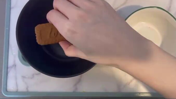 [Tutorial] How to change the biscuits from the black bowl to the white bowl?