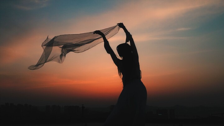 Girl under the sunset, this is the dance that only happens in dreams! 【Mirage】