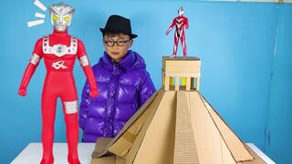 Zeuda giả làm Ultraman Astra để giật rương kho báu trong kim tự tháp, nhưng bị Ultraman Jack đánh bạ