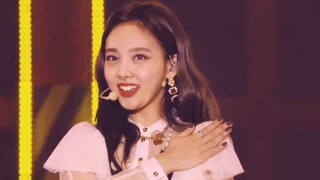 TWICE - ความรักคืออะไร 2018 คอนเสิร์ต 4K (TWICE 1st Arena Tour 2018 "BDZ")