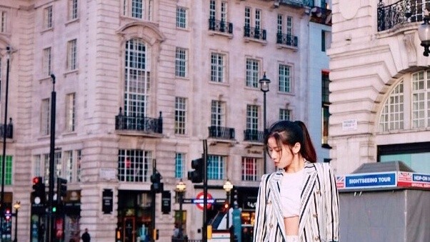 【毛思吴】Rose Boy Womxnly - Jolin Tsai | London Piccadilly Circus exterior ~ Dancing in the middle of th