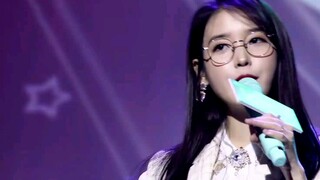 [IU] Hát live "BBIBBI" đeo kính đáng yêu quá!