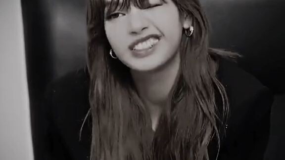 💛🐣 #blackpink #lisa