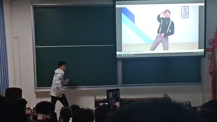 军训联谊会《只因你太美》嗨翻全场！！我自己都要笑死了