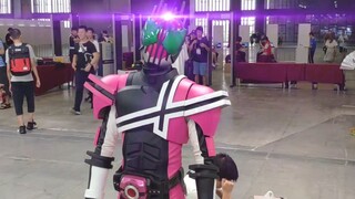 [Transformasi dengan efek khusus] Kamen Rider dekade menggunakan sabuk magenta untuk berubah menjadi