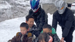 带小朋友一起滑雪