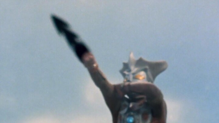 Ultraman Leo: A strange shell attacks Fengyuan, Leo angrily uses a dark light ball